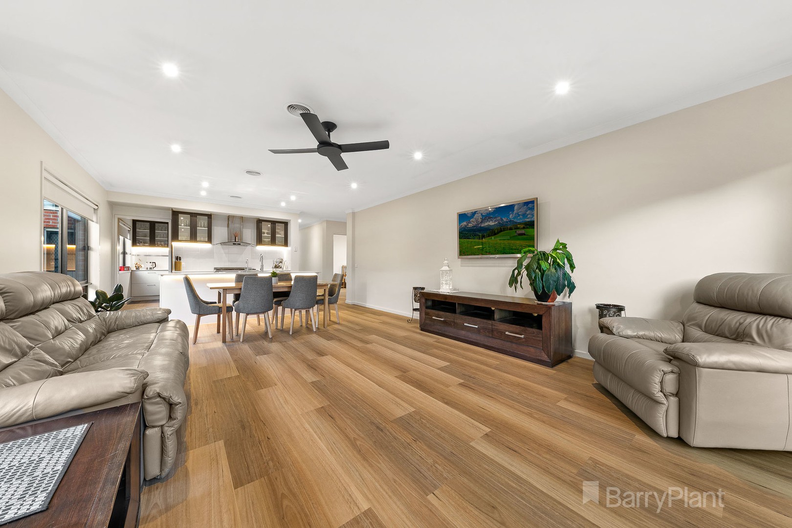 16 Markbeech CrescentOfficer, VIC 3809, Officer - Thumbnail 8