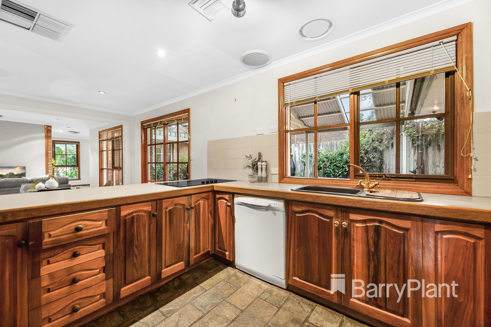 10 Endeavour PlaceWantirna South, VIC 3152, Wantirna South - Thumbnail 3