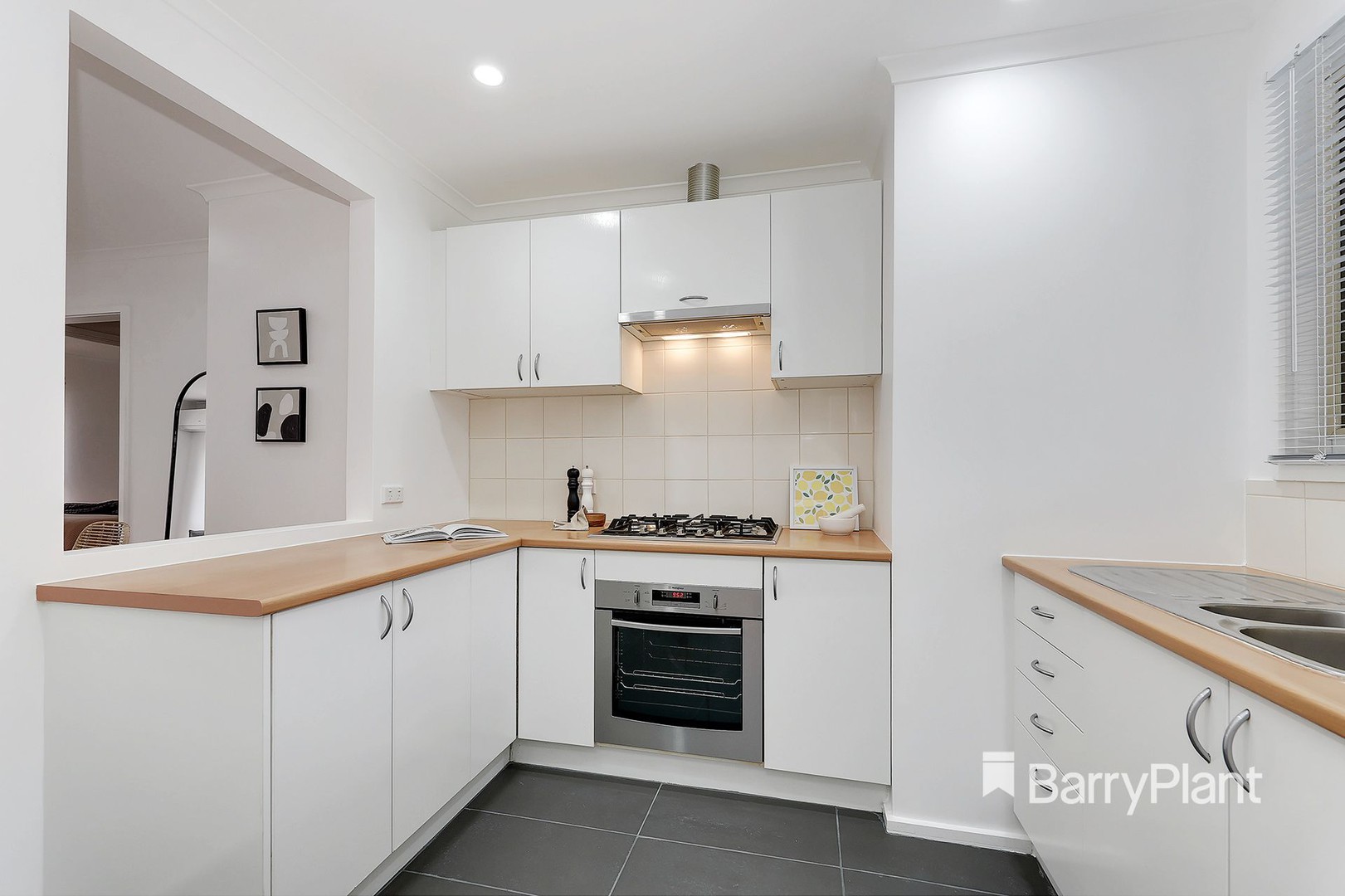 7/9 Royal Avenue, Essendon North, VIC 3041 - Thumbnail 2 - 30/09/2021