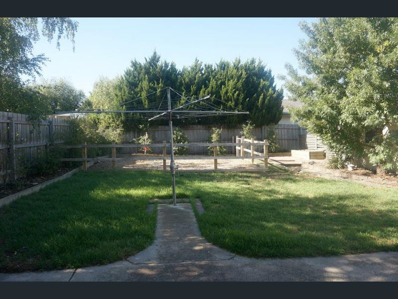 8 Charter Road East, Sunbury, VIC 3429 - Thumbnail 2 - 30/09/2021
