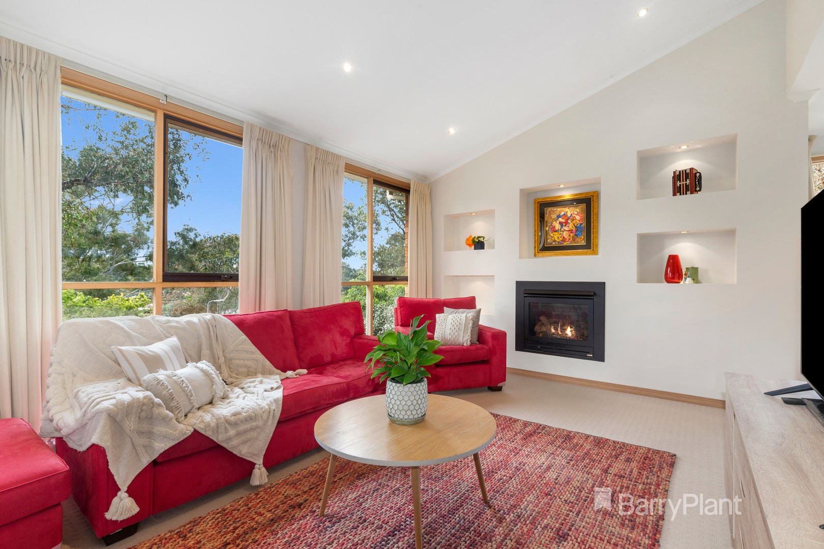 1 Fulton Close, Diamond Creek, VIC 3089 - Thumbnail 2 - 01/10/2021
