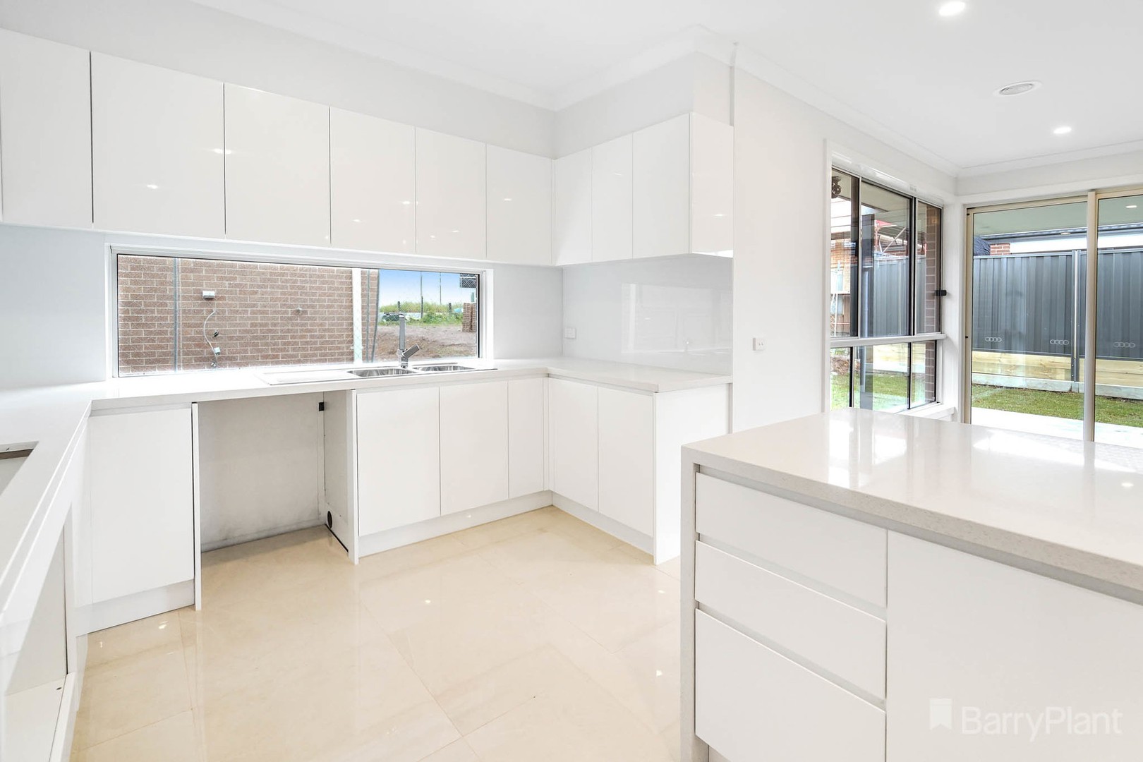 5 Lexington Parade, Berwick, VIC 3806 - Thumbnail 2 - 05/10/2021
