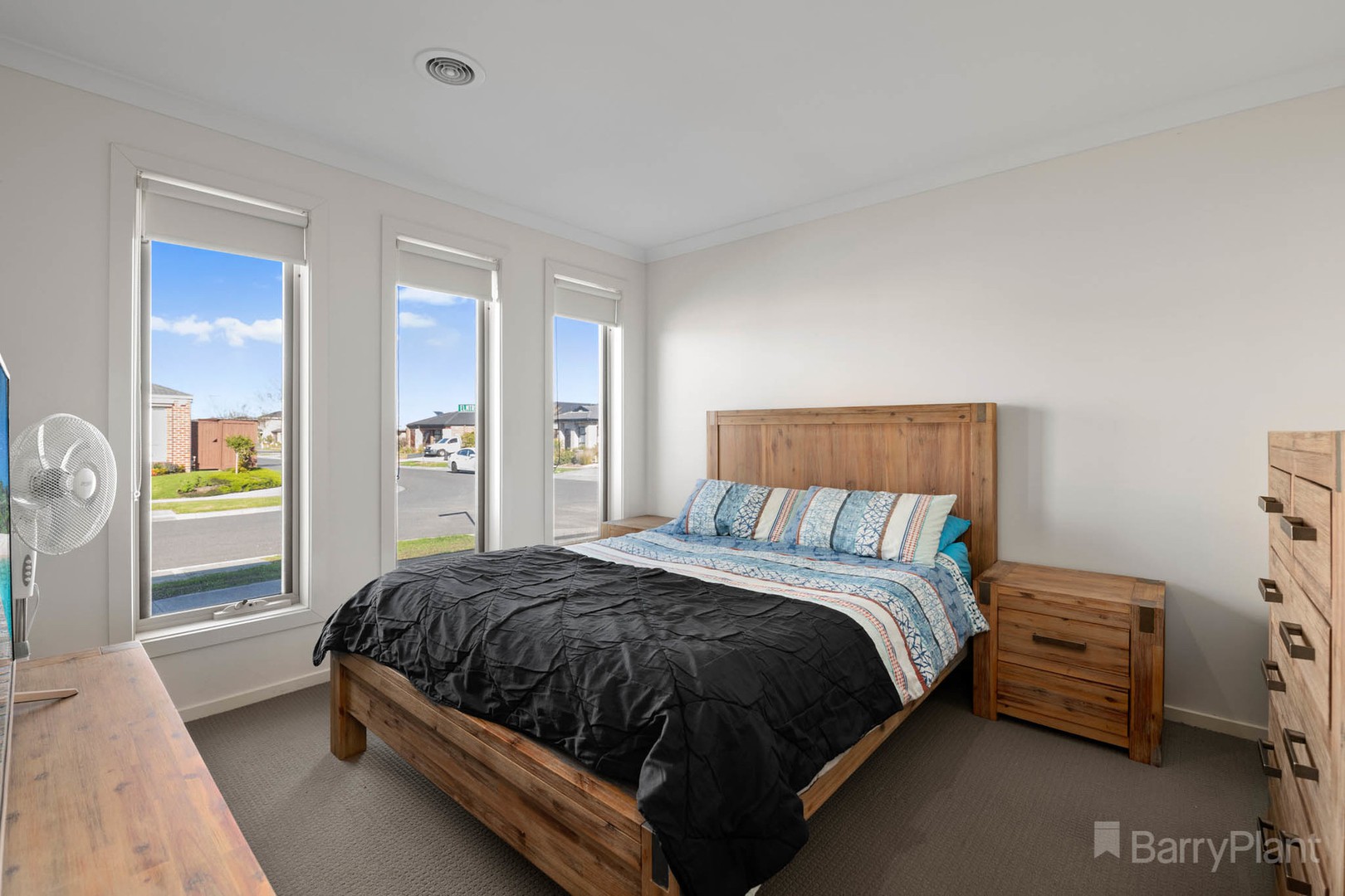 76 Elmtree Crescent, Clyde North, VIC 3978 - Thumbnail 2 - 05/10/2021
