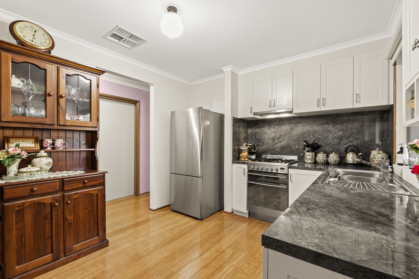 11 McClelland DriveMill Park, VIC 3082, Mill Park - Thumbnail 3
