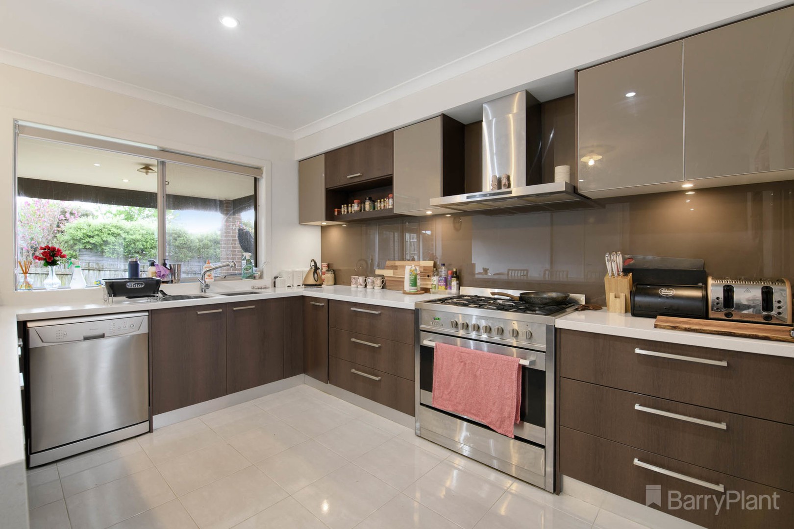 10 Snowgum Court, Narre Warren South, VIC 3805 - Thumbnail 1 - 06/10/2021