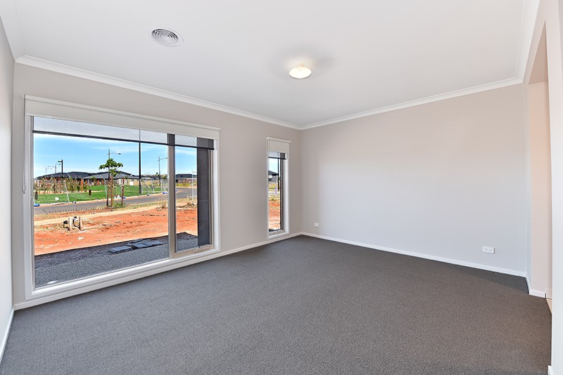 127 Pioneer Drive, Aintree, VIC 3336 - Thumbnail 2 - 07/10/2021