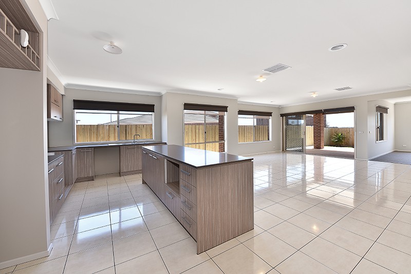 127 Pioneer Drive, Aintree, VIC 3336 - Thumbnail 1 - 07/10/2021