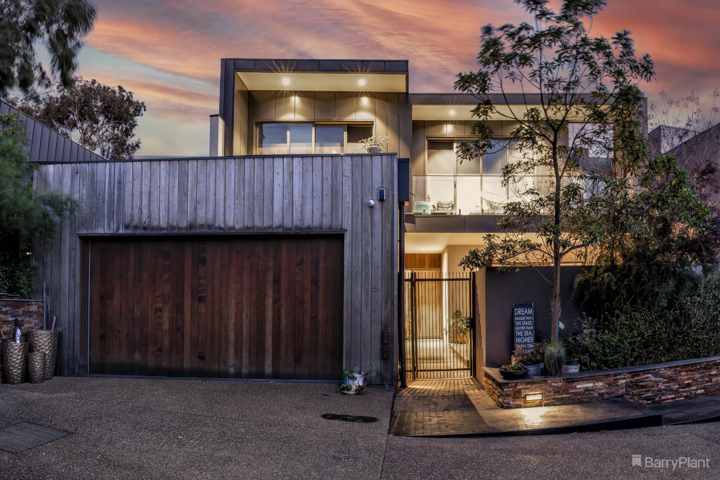 2/11 Clark Road, Ivanhoe, VIC 3079