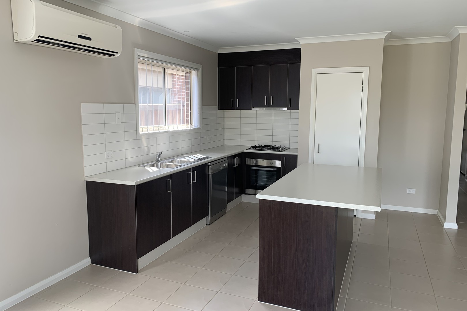 3 Fescue Place, Brookfield, VIC 3338 - Thumbnail 2 - 11/10/2021