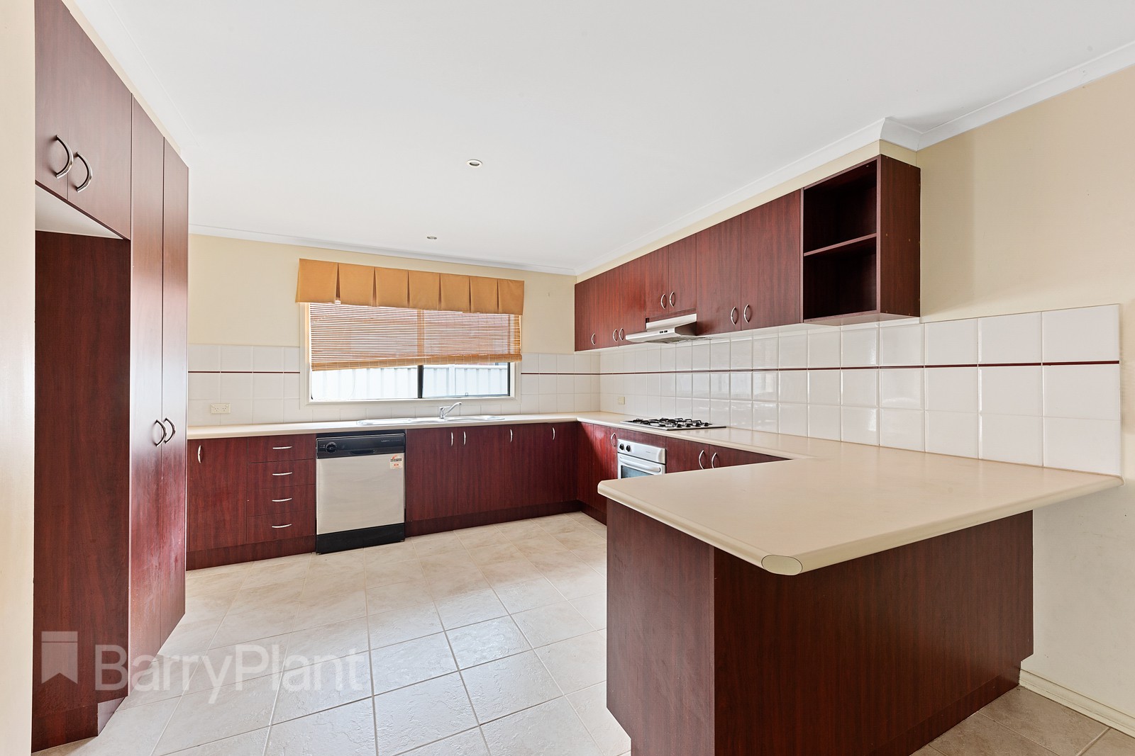 6 Windsor Gardens, Caroline Springs, VIC 3023 - Thumbnail 1 - 13/10/2021