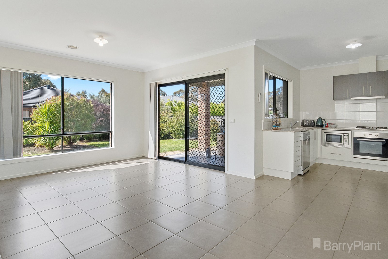 212 Redgum Way, Eaglehawk, VIC 3556, Eaglehawk - Thumbnail 2