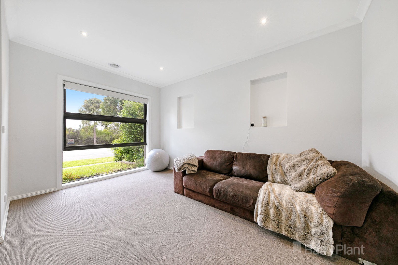 19 Frankland Street, Clyde North, VIC 3978 - Thumbnail 2 - 21/10/2021