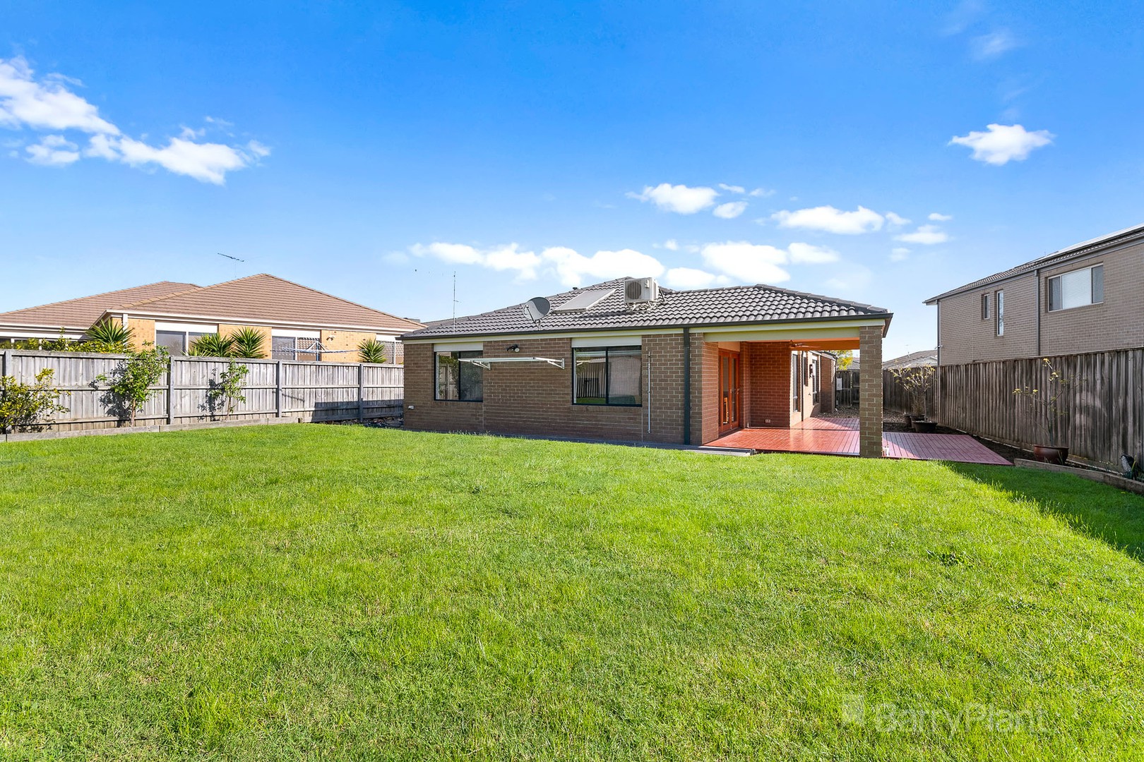 8 Hereford Close, Berwick, VIC 3806 - Thumbnail 2 - 21/10/2021