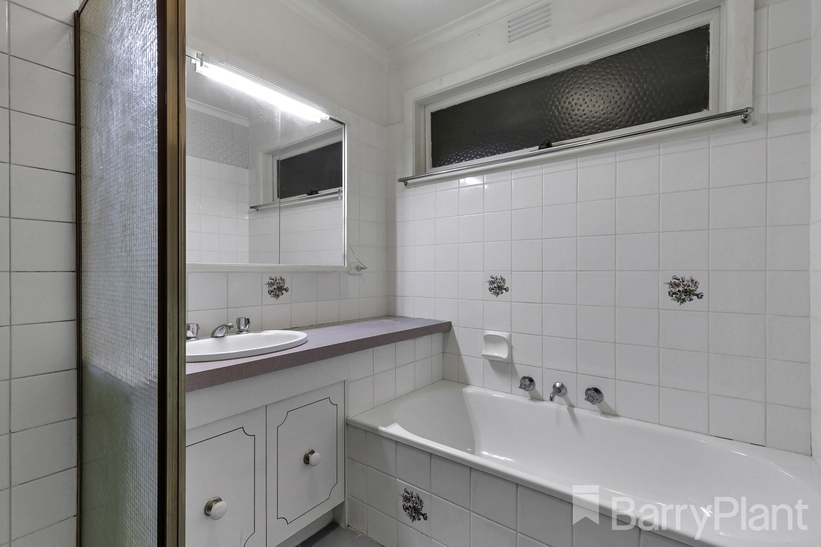 11 Bunker Avenue, Kingsbury, VIC 3083 - Thumbnail 2 - 01/11/2021