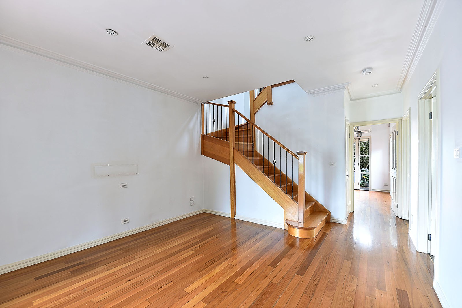 1/1 Elstone Ct, Niddrie, VIC 3042, Niddrie - Thumbnail 2