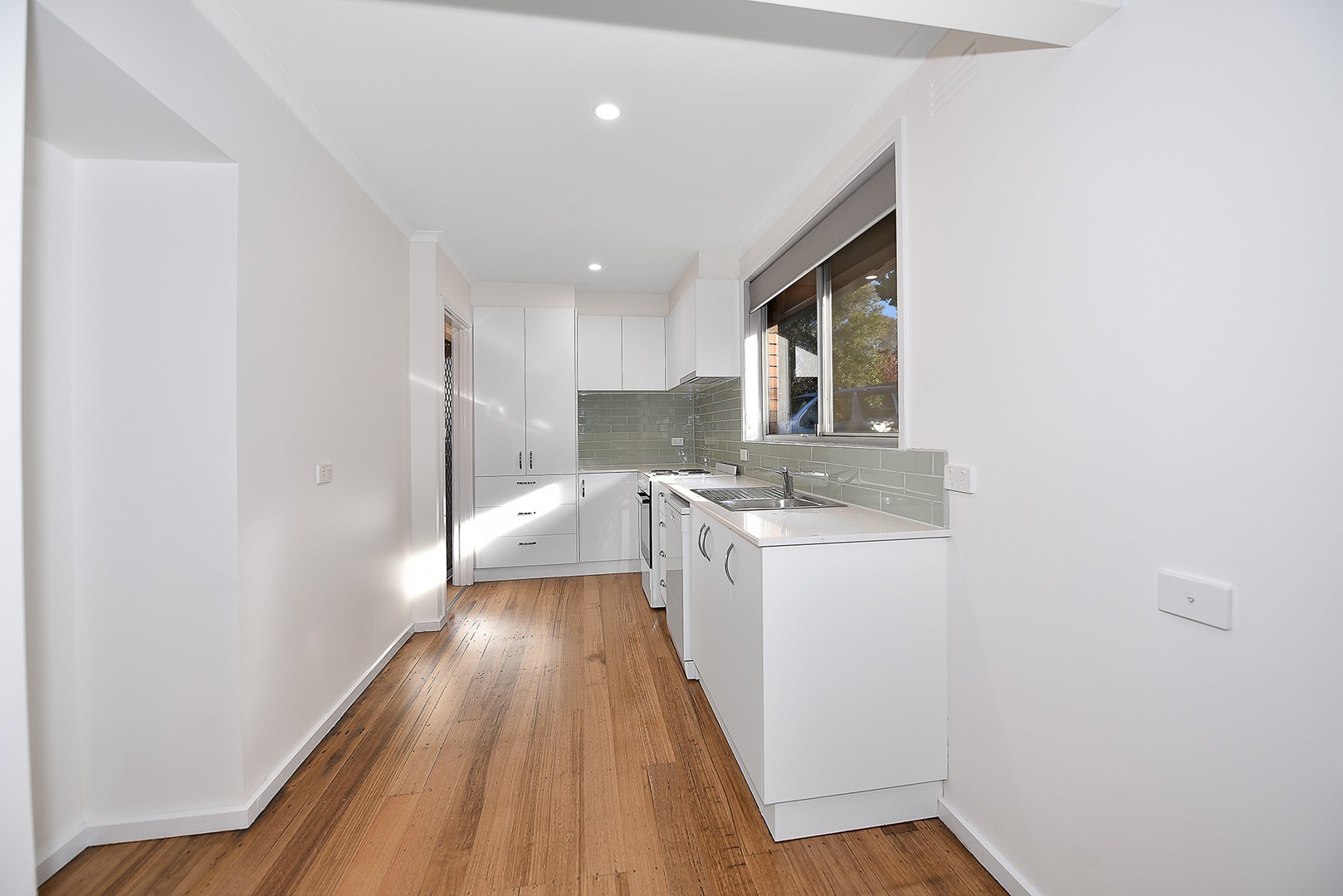 1/1 Grandview Road, Niddrie, VIC 3042, Niddrie - Thumbnail 2