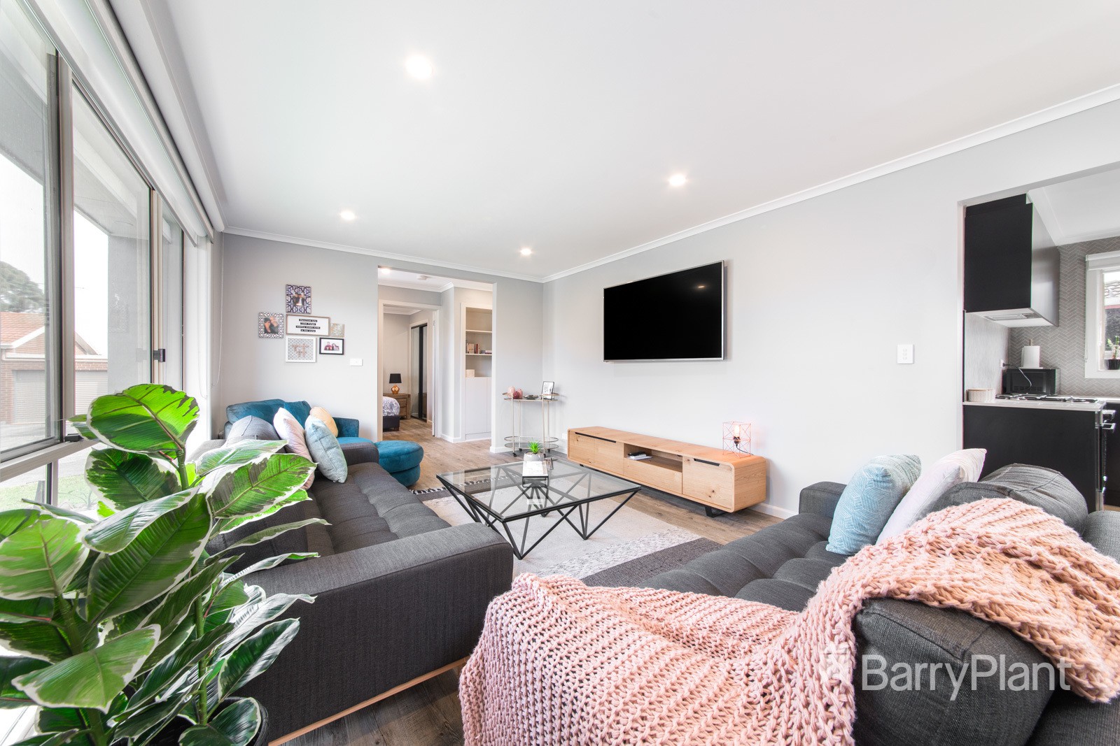 1/1 Kellaway Crescent, Mill Park, VIC 3082, Mill Park - Thumbnail 3