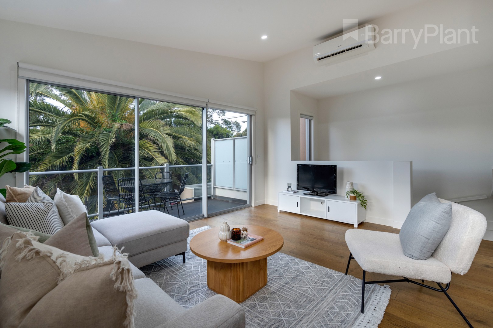 1/1 Lake Grove, Coburg North, VIC 3058, Coburg North - Thumbnail 2