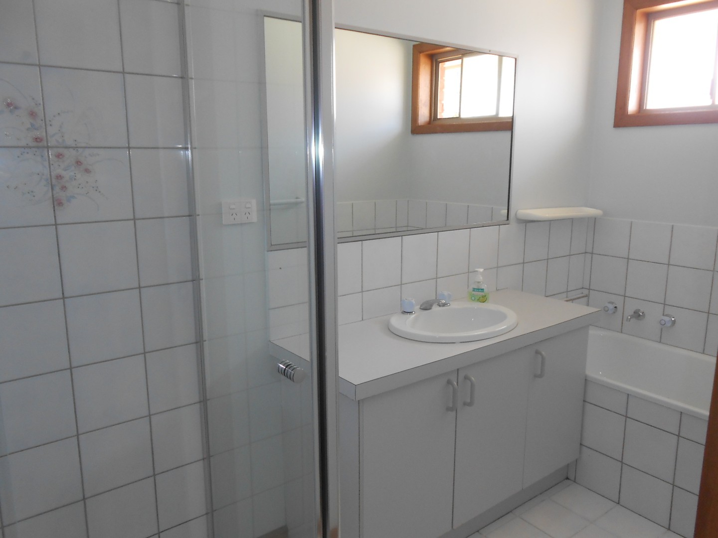 1/1 Shakespeare Drive, Delahey, VIC 3037, Delahey - Thumbnail 4