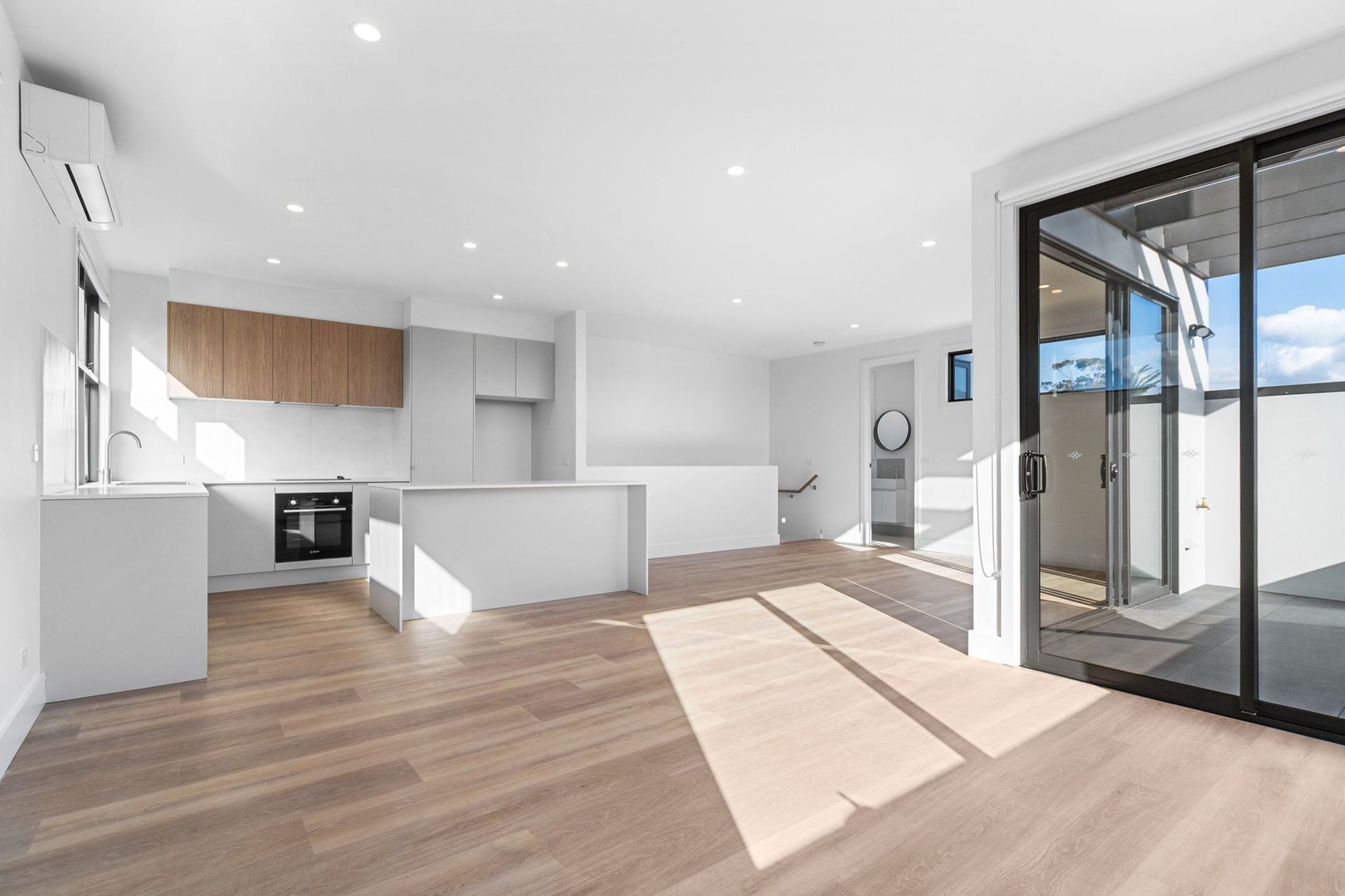 1/10 Frawley St, Frankston, VIC 3199 - Thumbnail 2 - 07/05/2025