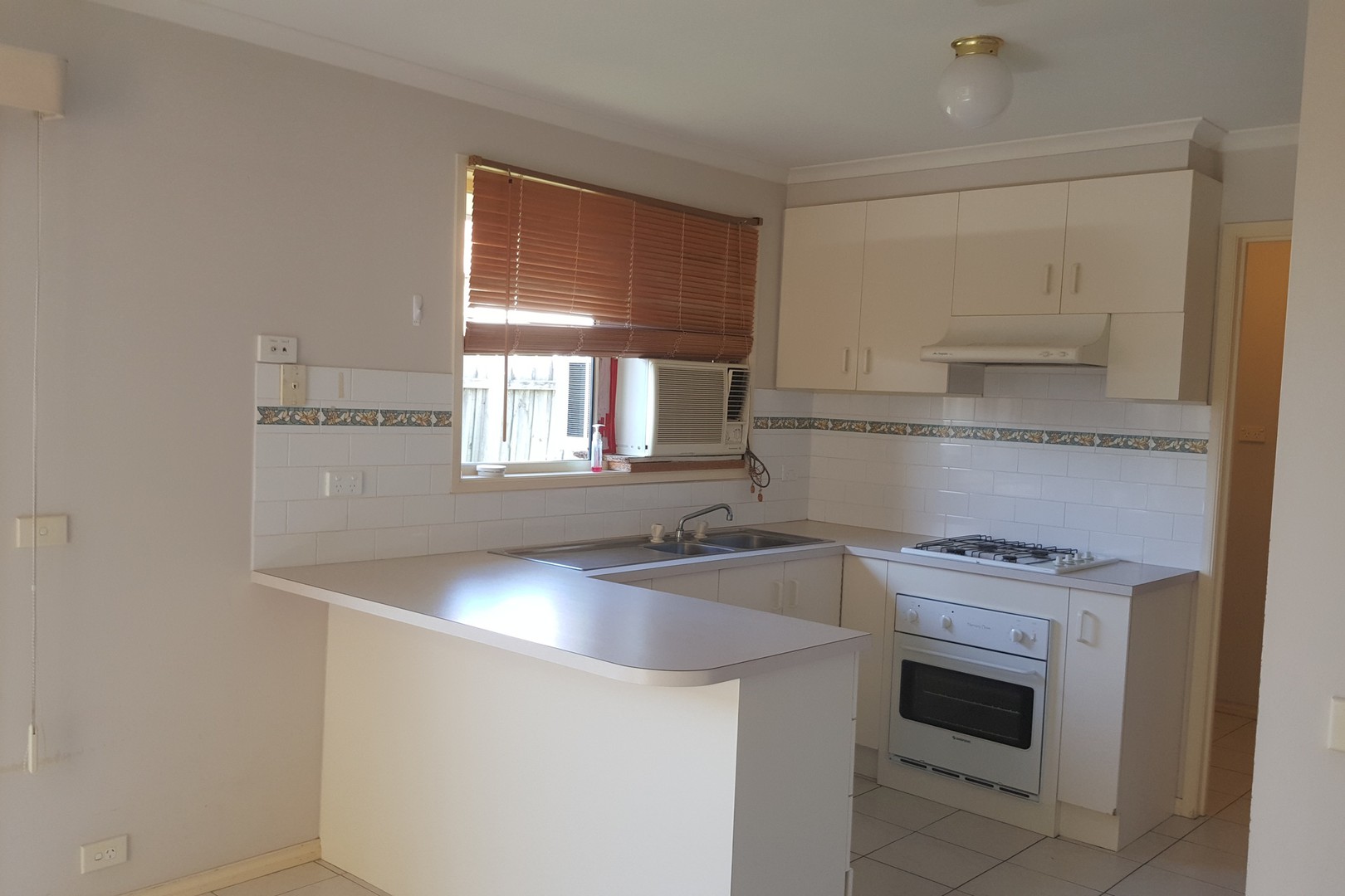 1/10 Hazel Grove, Pascoe Vale, VIC 3044, Pascoe Vale - Thumbnail 2