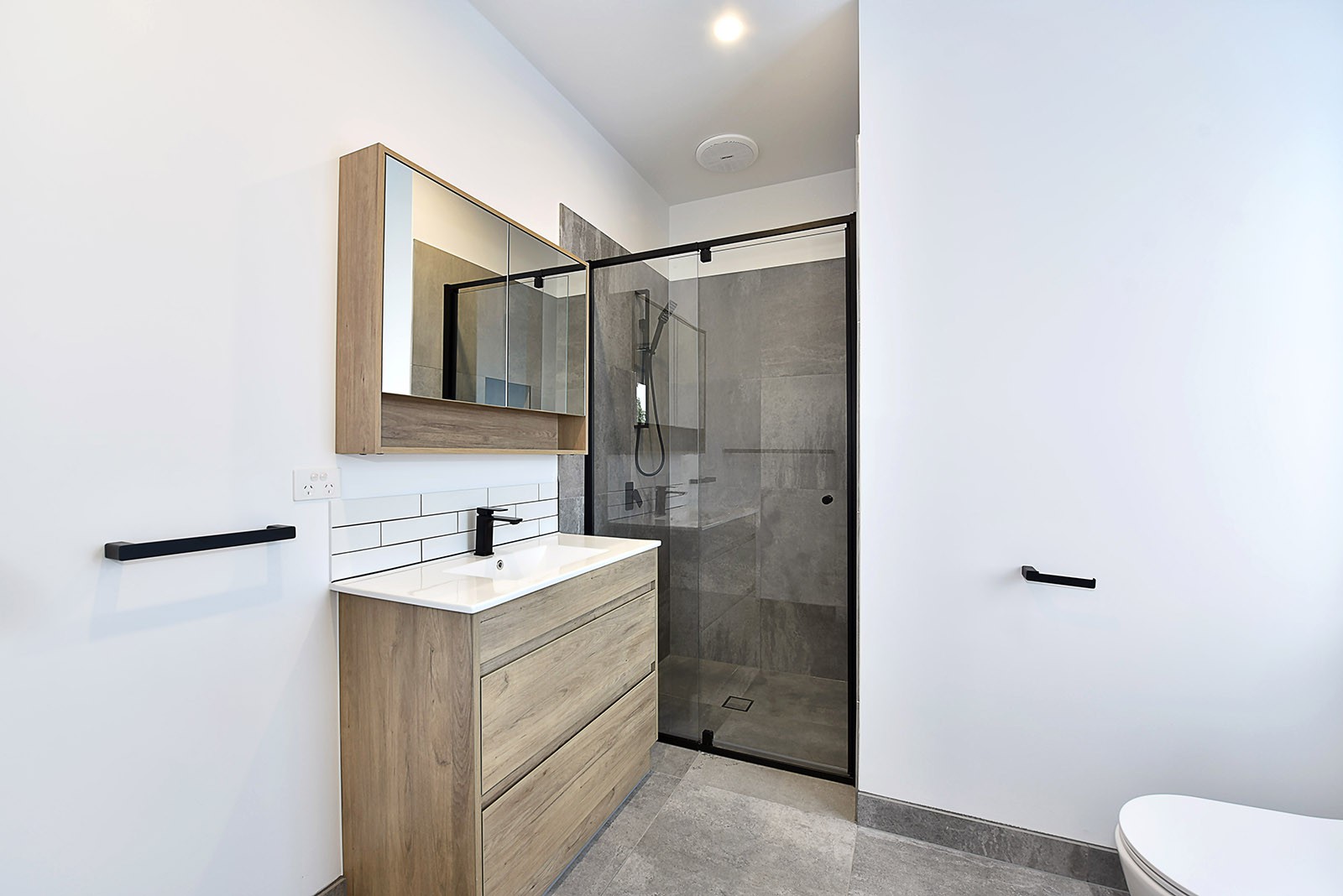 1/10 Laurence Avenue, Airport West, VIC 3042, Airport West - Thumbnail 4