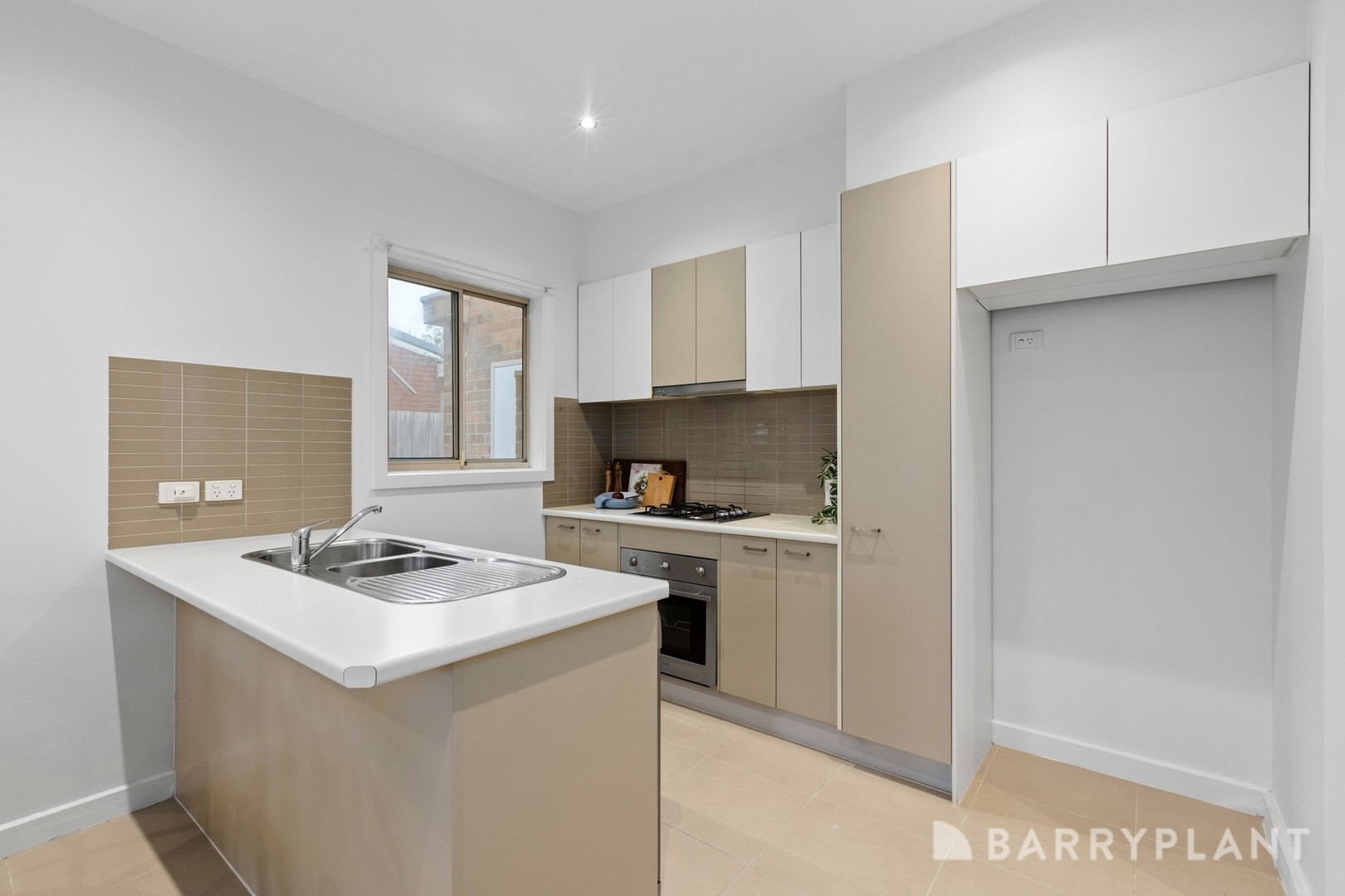 1/10 Leonard Avenue, Glenroy, VIC 3046, Glenroy - Thumbnail 3
