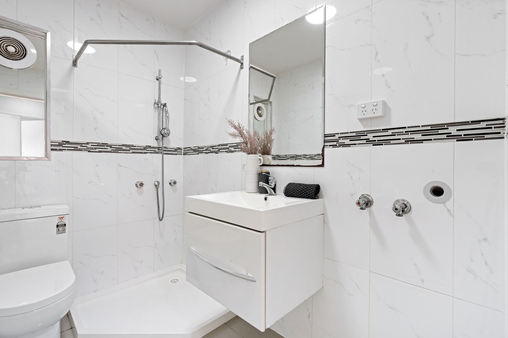 1/10 Loeman Street, Essendon, VIC 3040, Essendon - Thumbnail 8