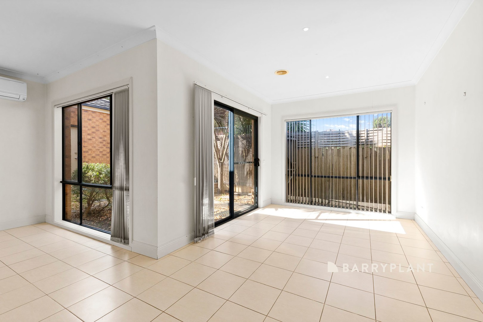 1/10 Minak Close, Narre Warren South, VIC 3805 - Thumbnail 1 - 17/10/2024