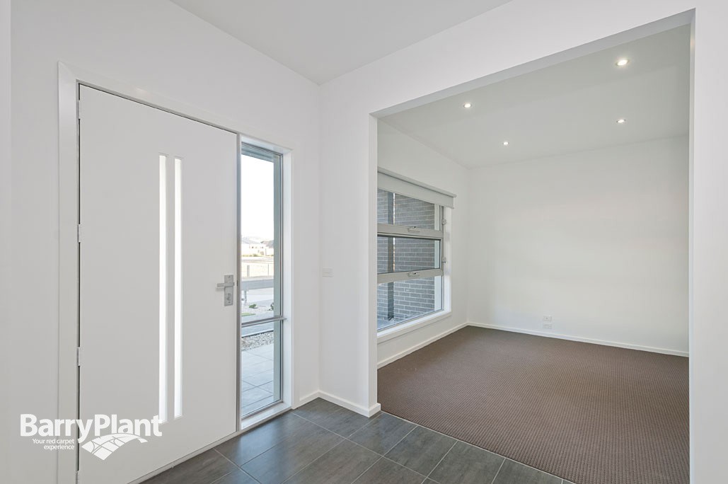 1/10 Violet Way, Point Cook, VIC 3030, Point Cook - Thumbnail 2