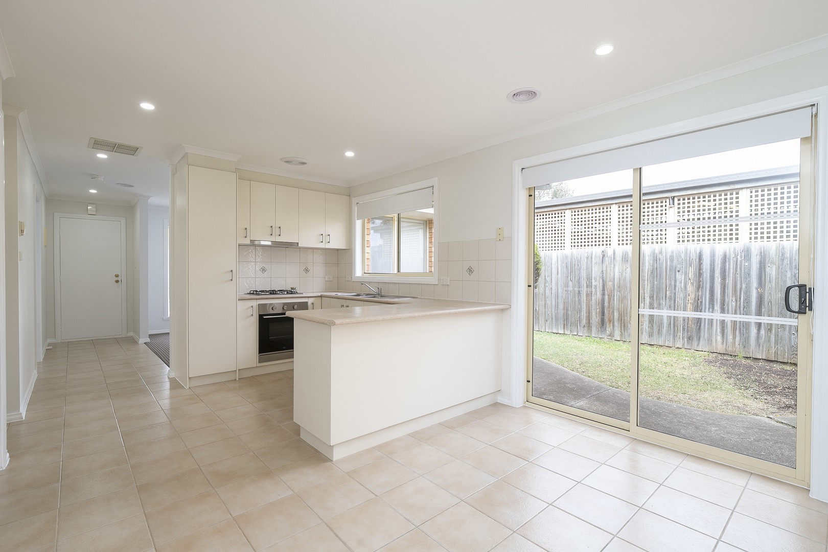 1/102-104 Fox Street, St Albans, VIC 3021, St Albans - Thumbnail 2