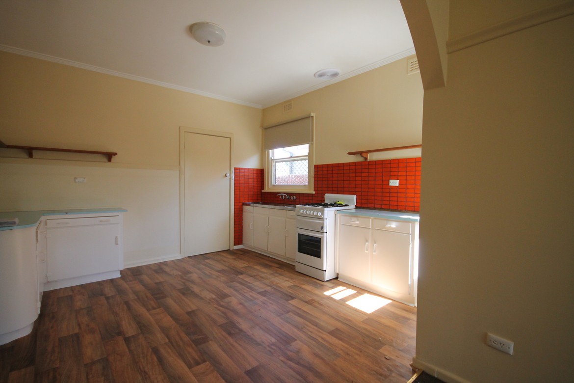 1/11 Cedar Street, Thomastown, VIC 3074, Thomastown - Thumbnail 2