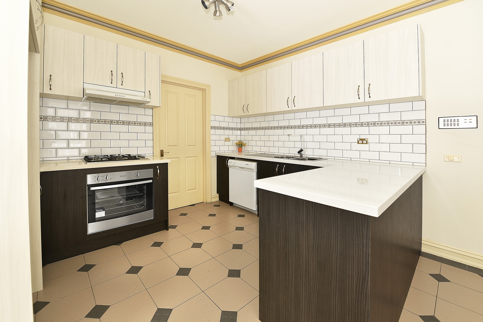 1/110 Bradshaw Street, Essendon, VIC 3040, Essendon - Thumbnail 2