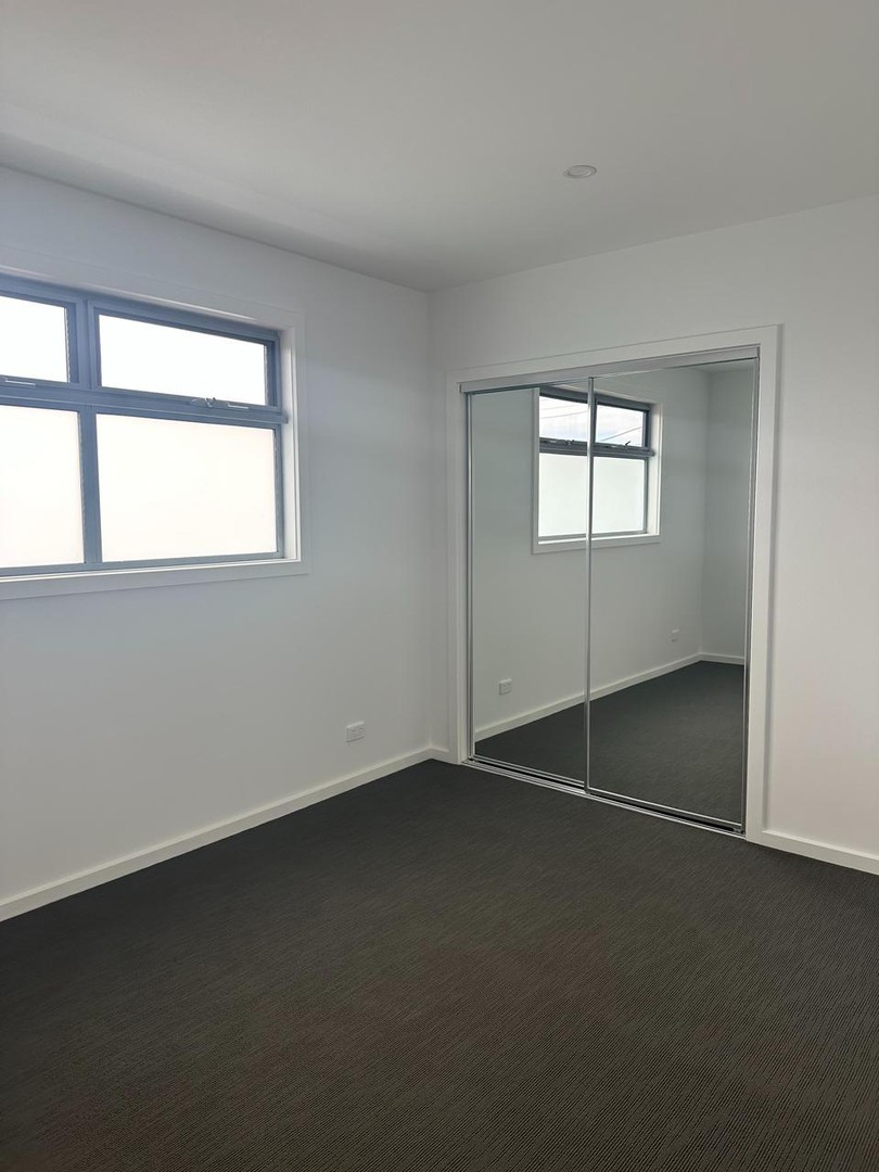 1/12 Gladstone Parade, Glenroy, VIC 3046 - Thumbnail 2 - 15/09/2026
