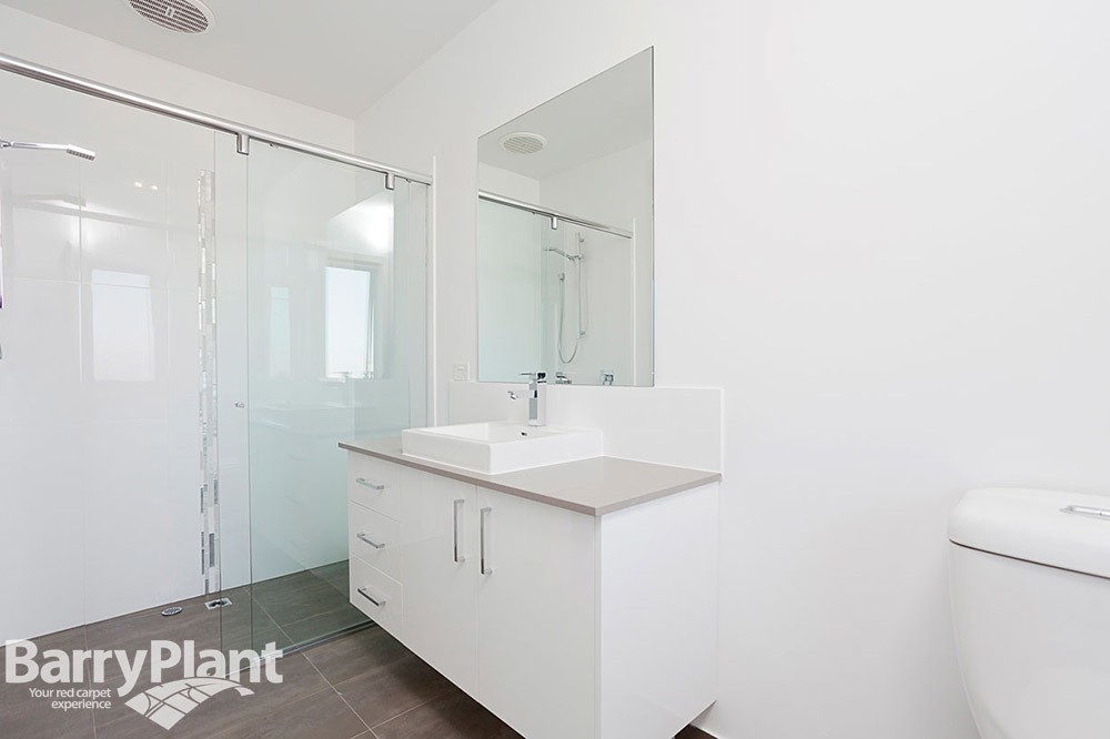 1/12 La Rochelle Boulevard, Point Cook, VIC 3030, Point Cook - Thumbnail 2