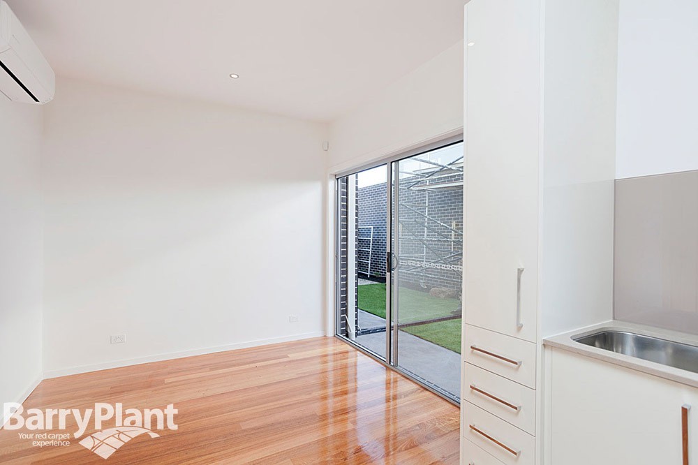 1/12 La Rochelle Boulevard, Point Cook, VIC 3030, Point Cook - Thumbnail 8