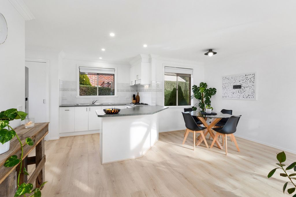 1/12 Meadowvale Drive, Grovedale, VIC 3216, Grovedale - Thumbnail 2