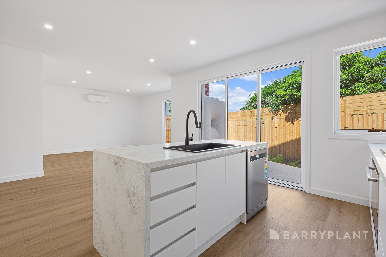 1/124 Boldrewood Parade, Reservoir, VIC 3073, Reservoir - Thumbnail 3