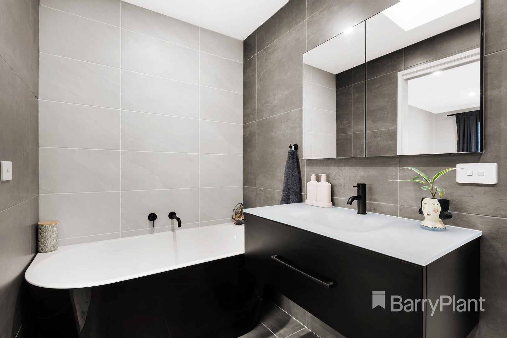 1/127 Arthur Street, Bundoora, VIC 3083 - Thumbnail 2 - 02/02/2022