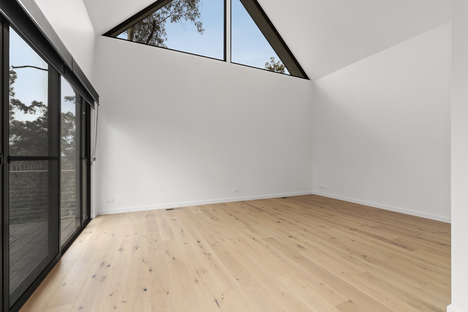 1/13 Piper Crescent, Eltham, VIC 3095 - Thumbnail 2 - 18/11/2021