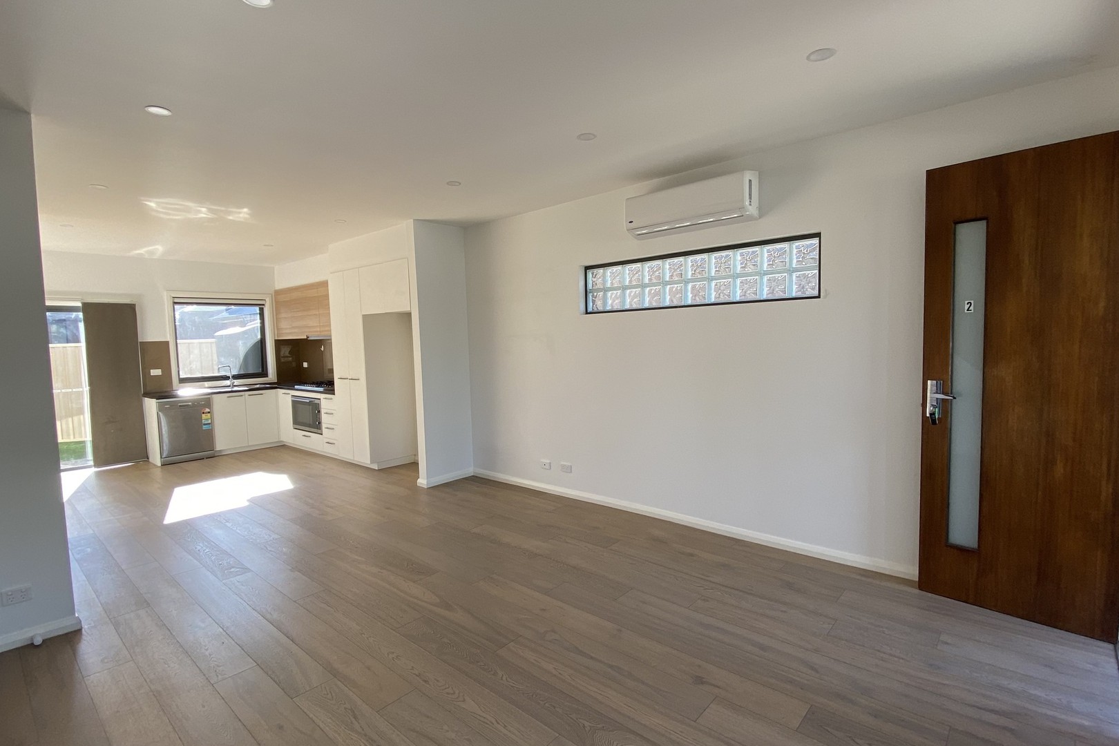 1/138-140 St Vigeons Road, Reservoir, VIC 3073, Reservoir - Thumbnail 4