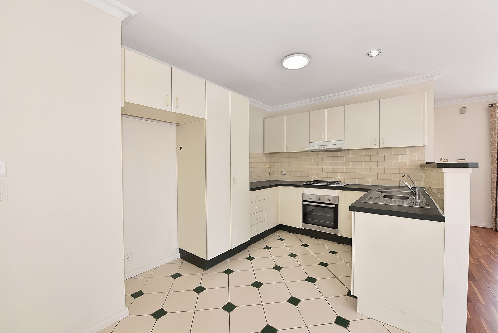 1/14 Collins Close, Keilor East, VIC 3033, Keilor East - Thumbnail 3