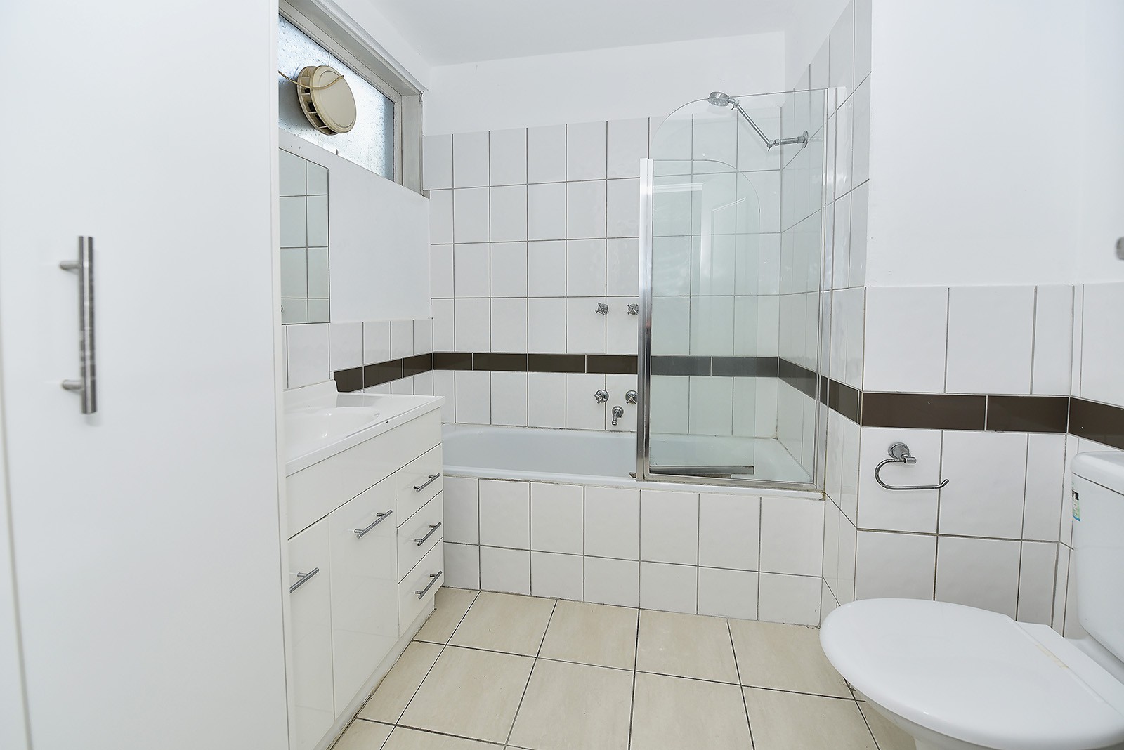 1/160  Napier  Street, Essendon, VIC 3040 - Thumbnail 2 - 27/08/2021