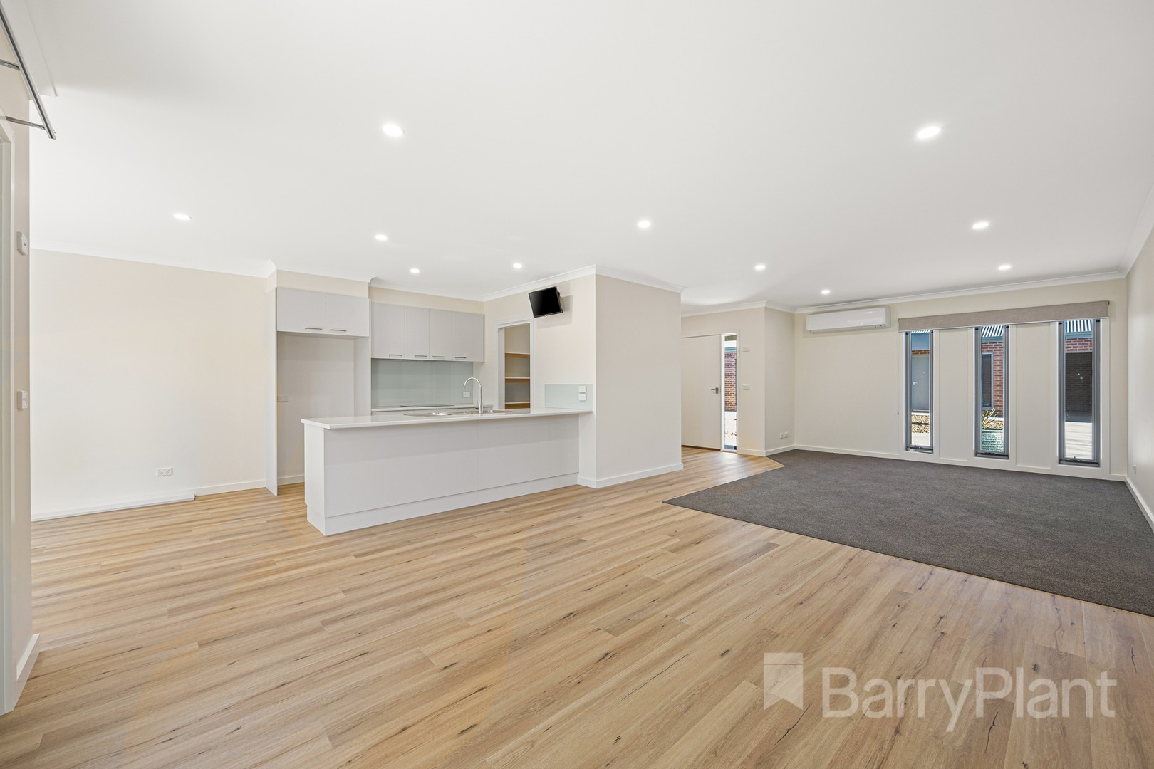1/160 Railway Street, Maryborough, VIC 3465 - Thumbnail 1 - 24/10/2023