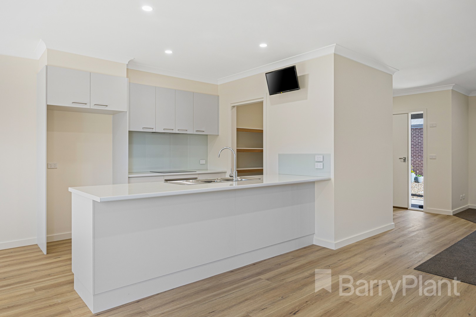 1/160 Railway Street, Maryborough, VIC 3465 - Thumbnail 2 - 24/10/2023