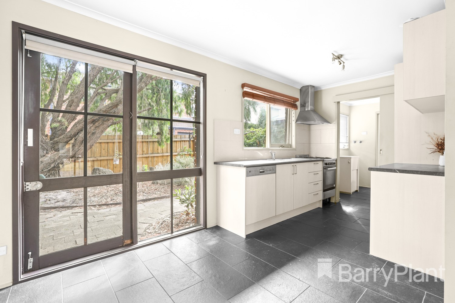 1/161 Nepean  Highway, Seaford, VIC 3198, Seaford - Thumbnail 2