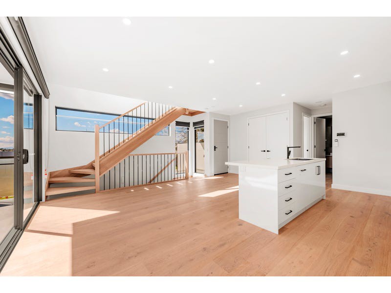 1/18 Champion Street, Doncaster East, VIC 3109, Doncaster East - Thumbnail 2