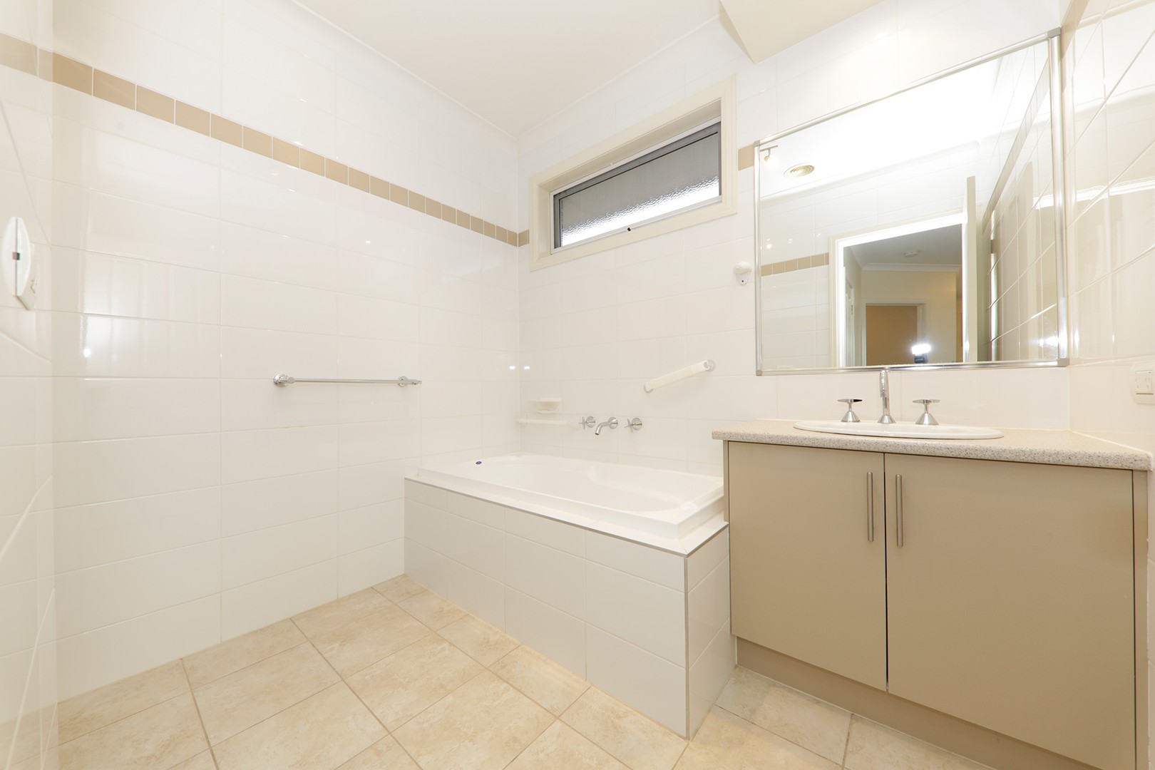1/1A Barry Road, Burwood East, VIC 3151 - Thumbnail 2 - 03/07/2026