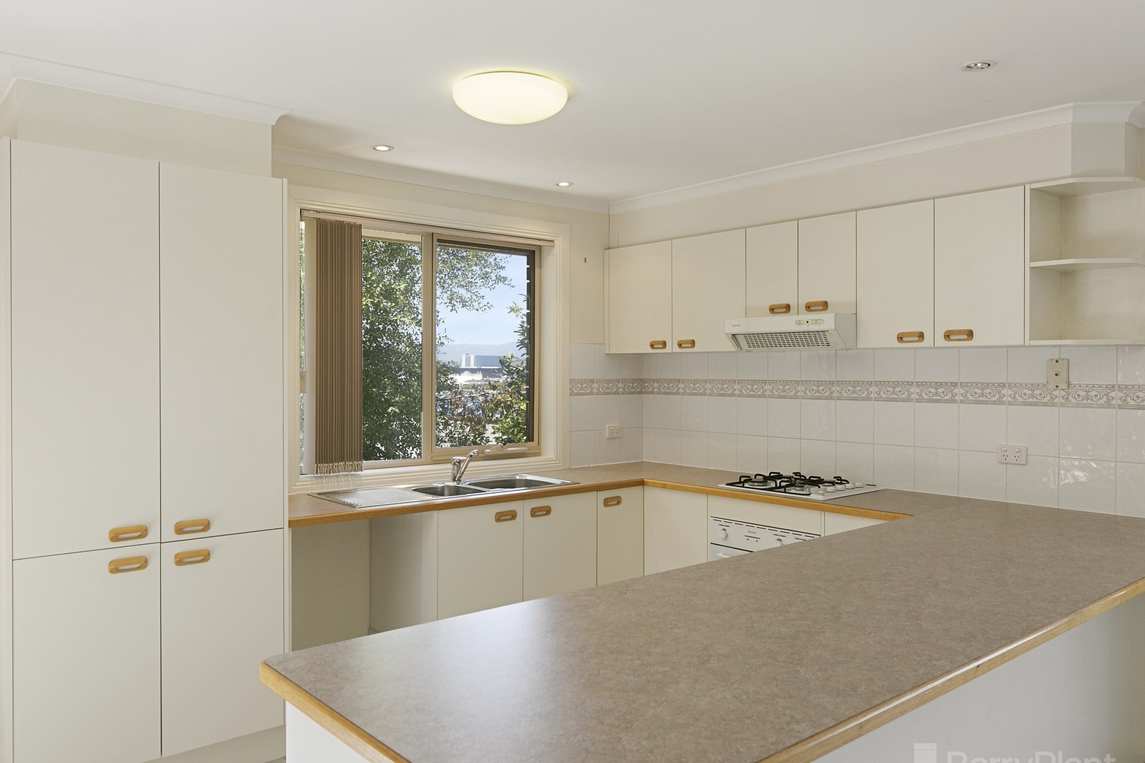 1/1A Hearthside Court, Ringwood, VIC 3134 - Thumbnail 1 - 04/02/2022