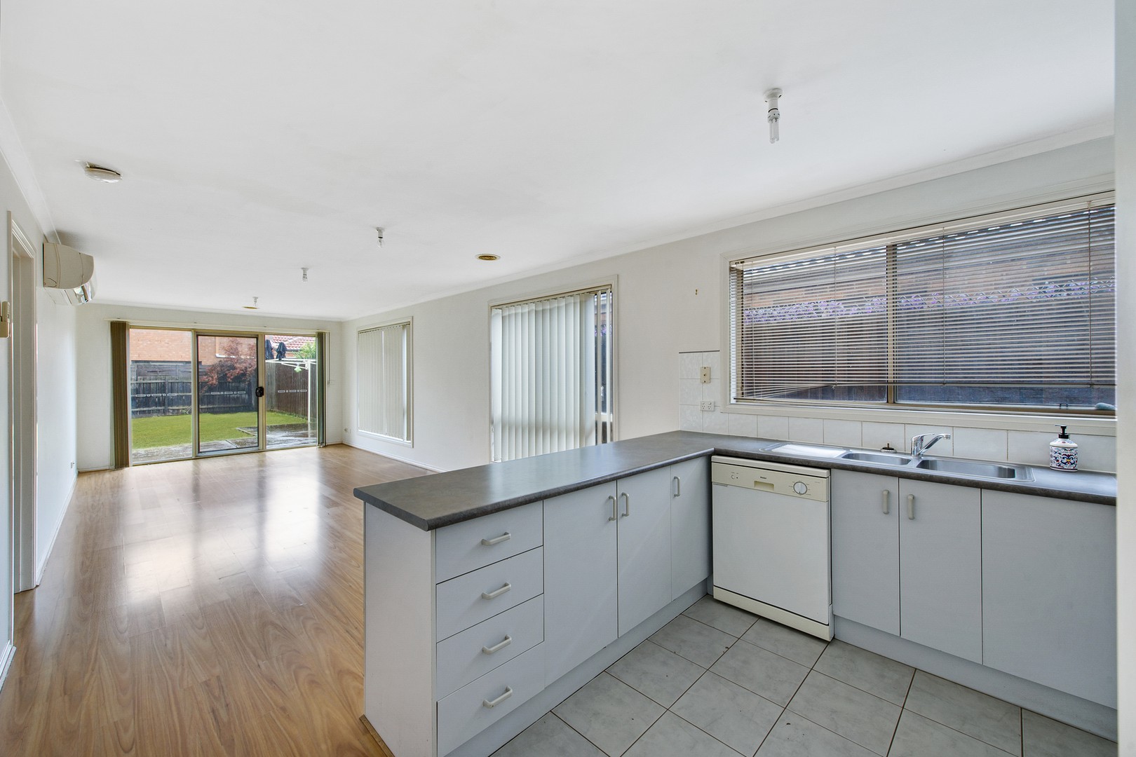 1/2 Lorraine CourtHillside, VIC 3037, Hillside - Thumbnail 4